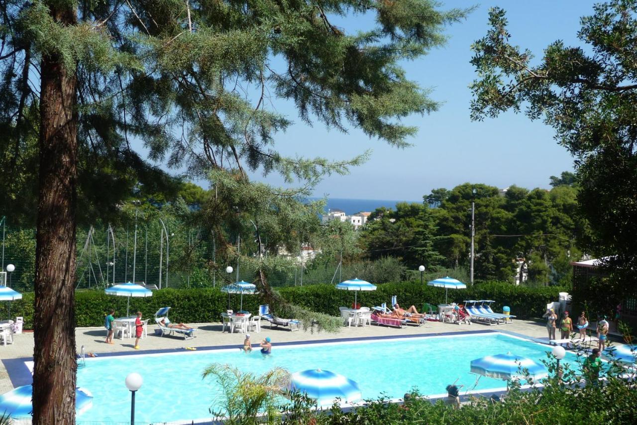 Happy Camp Mobile Homes In Camping Villaggio Internazionale San Menaio Exterior photo